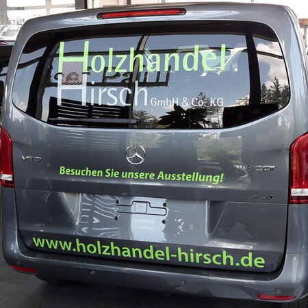 Fahrzeugbeschriftung: Transporter-Folierung — Heckansicht. Produziert von Kieweg Druck & Werbetechnik aus Passau, in Bayern.